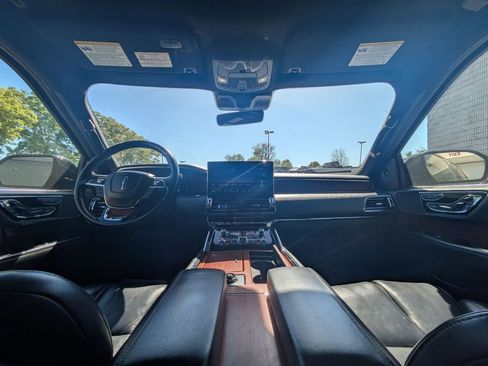 Used 2023 Lincoln Navigator Reserve image 25