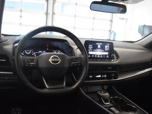 Used 2025 Nissan Rogue SV AWD/4WD image 23