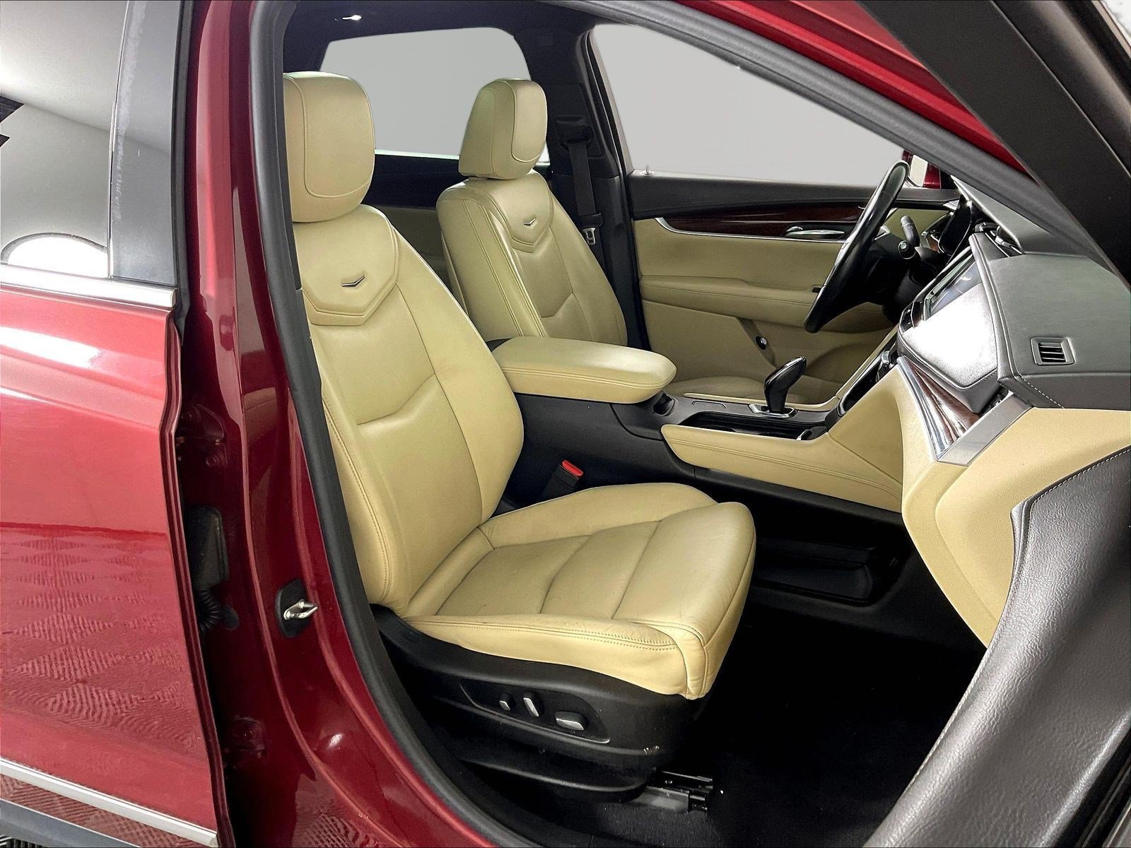 Used 2017 Cadillac XT5 Luxury w/ Driver Awareness Package FWD image 29