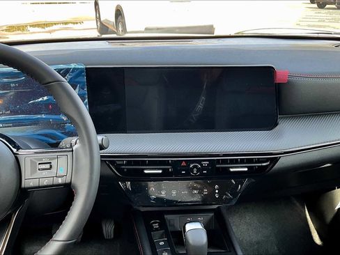 New 2025 Nissan Kicks SR image 6