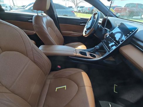Used 2019 Toyota Avalon Limited w/ Advanced Safety Package image 8