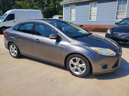 Used 2014 Ford Focus SE FWD image 3