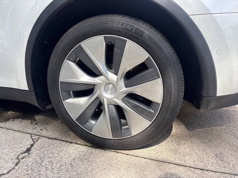 Used 2020 Tesla Model Y Long Range AWD/4WD image 14