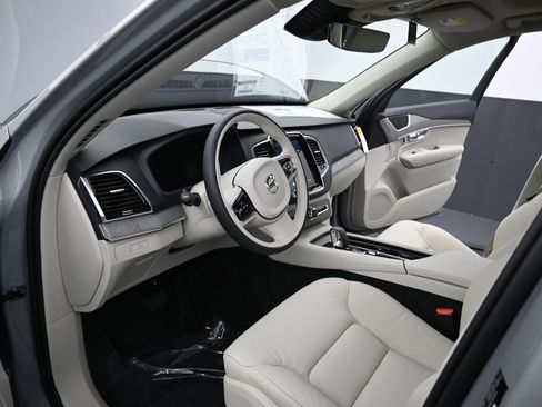 New 2025 Volvo XC90 T8 Plus w/ Protection Package Premier image 15