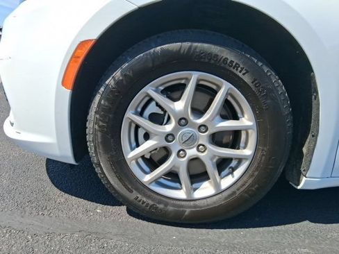 Used 2024 Chrysler Pacifica Touring-L FWD image 5