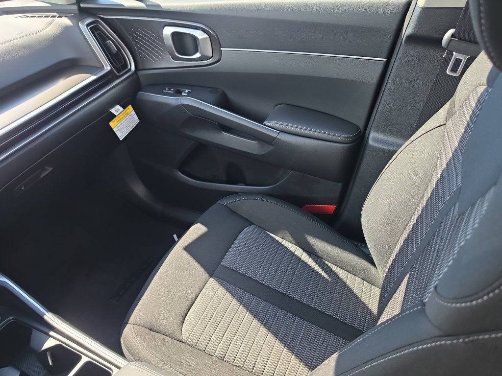 New 2026 Kia Sorento LX FWD image 15