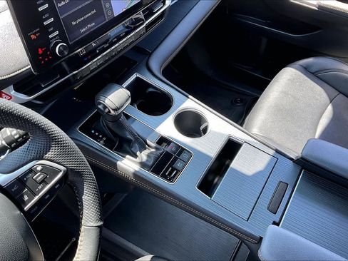 Used 2024 Toyota Sienna XLE Woodland Edition image 17