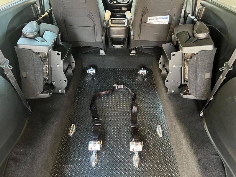 Used 2018 Chrysler Pacifica Touring Plus w/ S Appearance Package FWD image 36