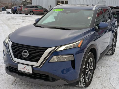 Used 2023 Nissan Rogue SV w/ SV Premium Package image 3