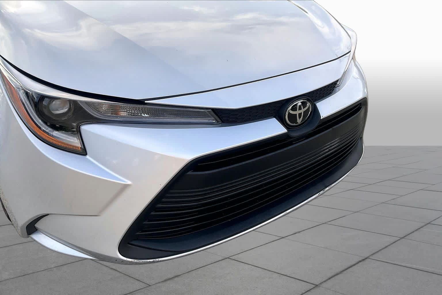 Used 2025 Toyota Corolla LE FWD image 29