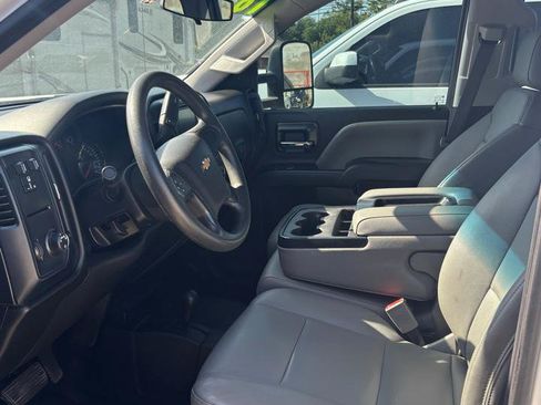 Used 2018 Chevrolet Silverado 1500 W/T w/ Trailering Package AWD/4WD image 5