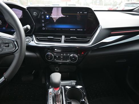 Used 2025 Chevrolet Trax RS w/ Driver Confidence Package image 9