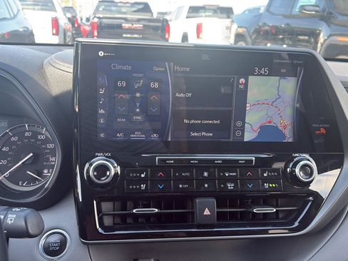 Used 2021 Toyota Highlander Limited AWD/4WD image 18