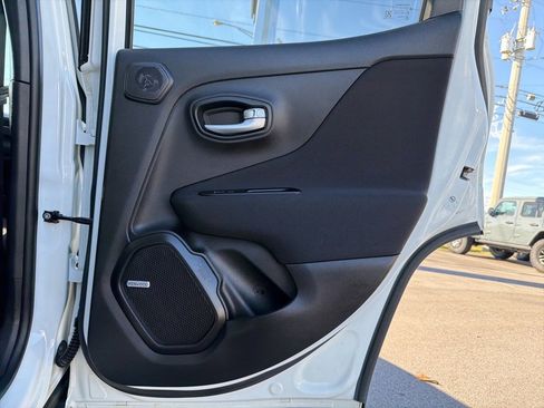 Used 2021 Jeep Renegade Latitude w/ Sun & Sound Group image 16