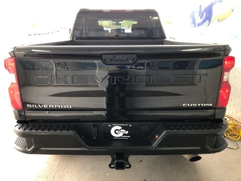 Used 2022 Chevrolet Silverado 2500 Custom w/ Custom Convenience Package AWD/4WD image 7