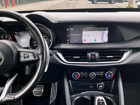 Used 2022 Alfa Romeo Stelvio Sprint AWD/4WD image 6