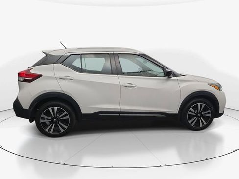 Used 2020 Nissan Kicks SR FWD image 12