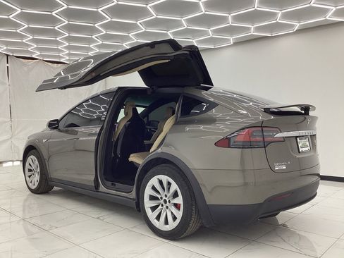 Used 2016 Tesla Model X 75D image 17