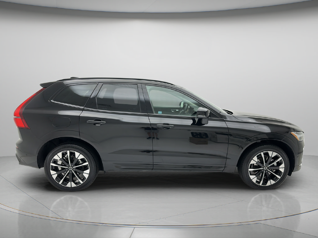 Used 2026 Volvo XC60 B5 Plus AWD/4WD image 6