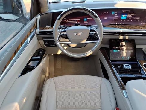 Used 2025 Cadillac Escalade Sport Platinum AWD/4WD image 17