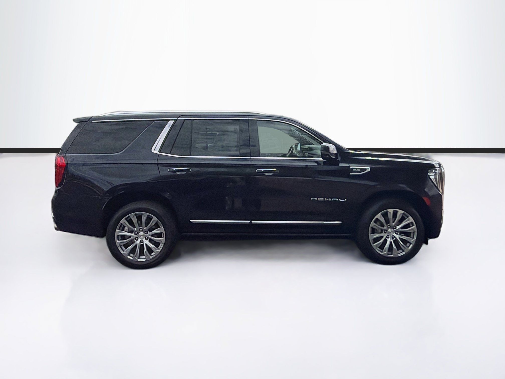 Used 2022 GMC Yukon Denali w/ Denali Premium Package RWD image 4