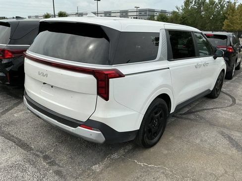 Used 2025 Kia Carnival FWD image 7