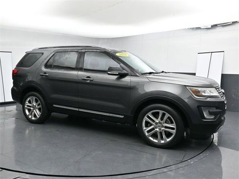 Used 2016 Ford Explorer XLT w/ Equipment Group 202A image 3