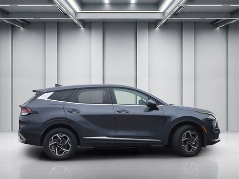 Certified 2024 Kia Sportage LX image 3