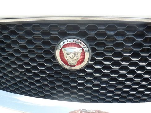 Used 2019 Jaguar F-PACE Premium AWD/4WD image 5