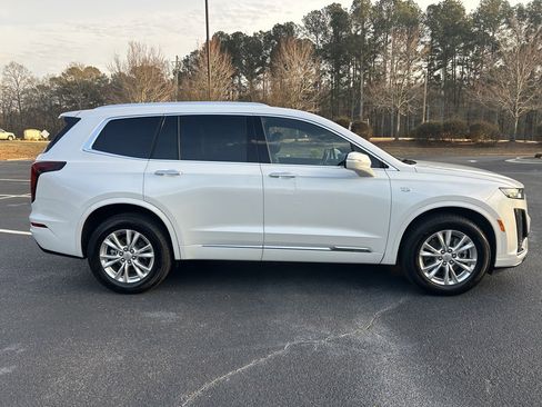 Used 2025 Cadillac XT6 Luxury image 22