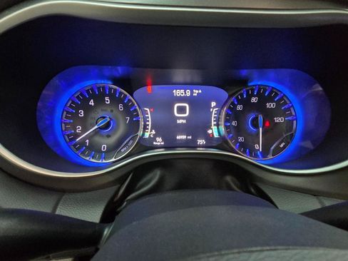 Used 2022 Chrysler Pacifica Touring-L FWD image 29