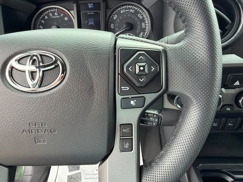 Used 2021 Toyota Tacoma TRD Off-Road w/ Technology Package AWD/4WD image 31