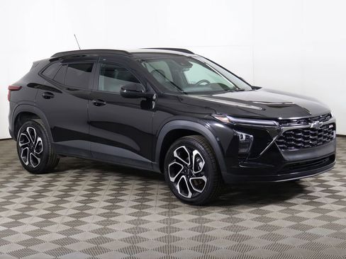 Used 2025 Chevrolet Trax RS w/ Driver Confidence Package image 2