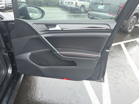Used 2017 Volkswagen GTI SE image 21