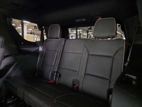 Used 2023 Chevrolet Tahoe Premier AWD/4WD image 15