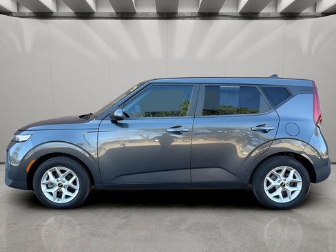 Used 2022 Kia Soul LX w/ Technology Package FWD image 3