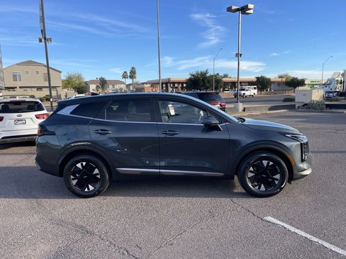 New 2026 Kia Sportage LX image 2