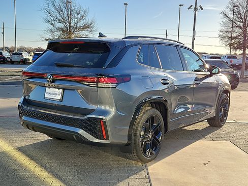 New 2026 Volkswagen Tiguan SE R-Line image 3