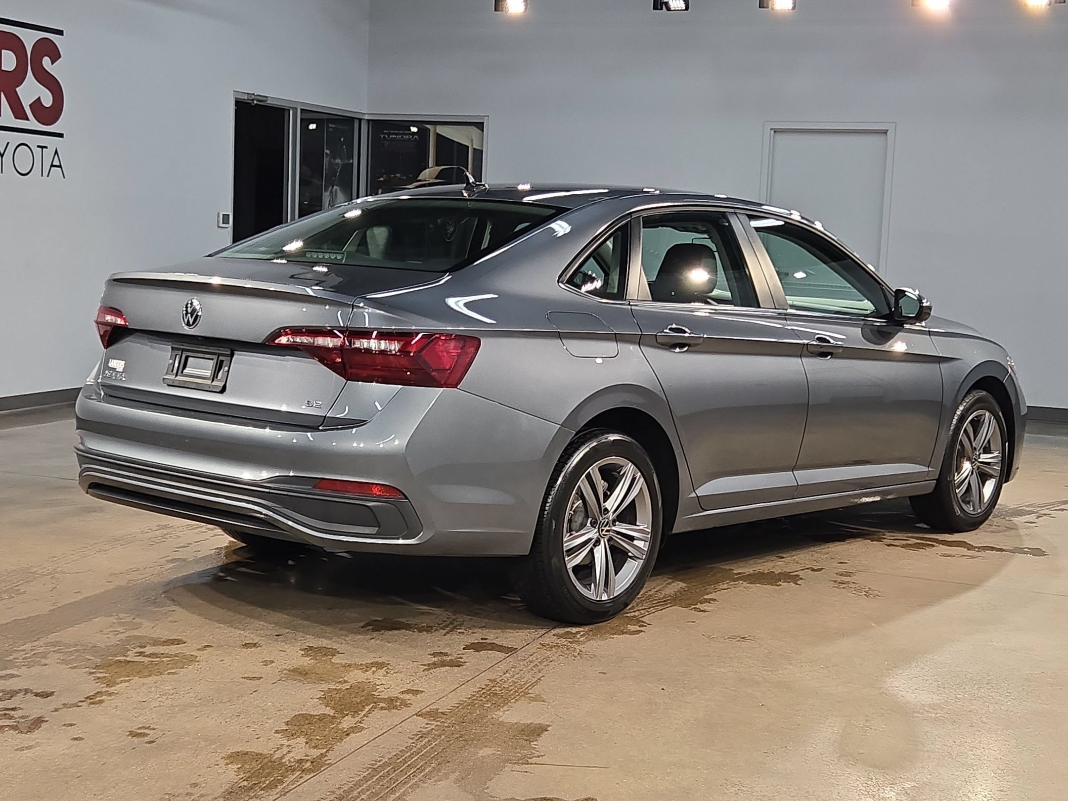 Used 2024 Volkswagen Jetta SE FWD image 7