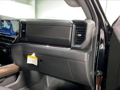 Used 2023 Chevrolet Silverado 1500 LT Trail Boss w/ LPO, Dark Essentials Package AWD/4WD image 19