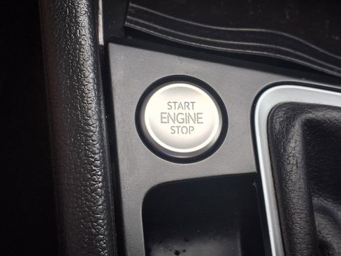 Used 2024 Volkswagen Jetta SE FWD image 16