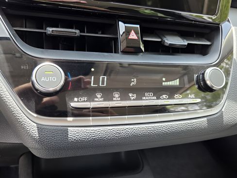 Used 2025 Toyota Corolla LE FWD image 19