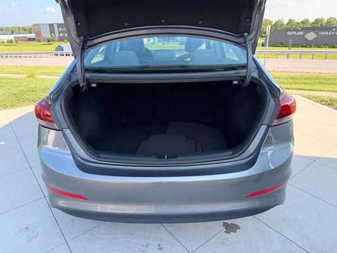 Used 2017 Hyundai Elantra SE FWD image 28
