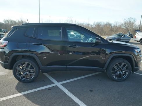 New 2026 Jeep Compass Latitude w/ Sun and Sound Group image 9