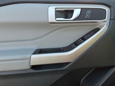 Certified 2022 Ford Explorer XLT w/ Equipment Group 202A image 14