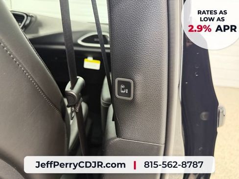 New 2027 Chrysler Pacifica Select AWD/4WD image 26