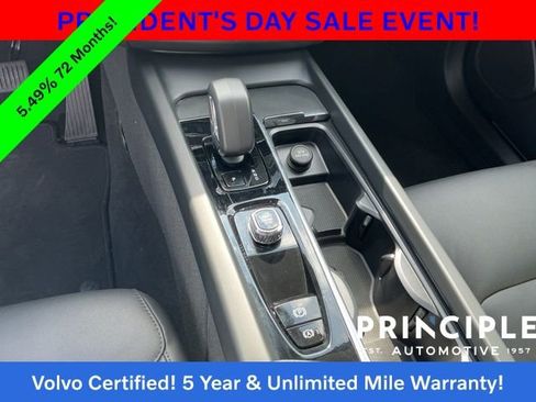 Certified 2025 Volvo XC60 B5 Core image 18