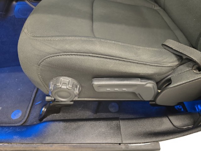 Used 2019 Jeep Wrangler Unlimited Sahara AWD/4WD image 36
