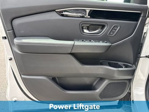 Used 2025 Honda Pilot Touring image 14