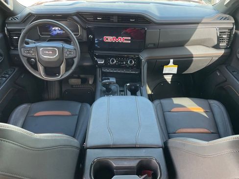 Used 2024 GMC Sierra 1500 AT4 w/ AT4 Preferred Package AWD/4WD image 11